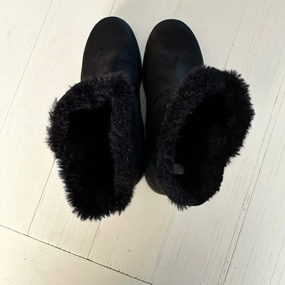 Black quilted faux suede winter slip on boots snap closure fur lined Size 7